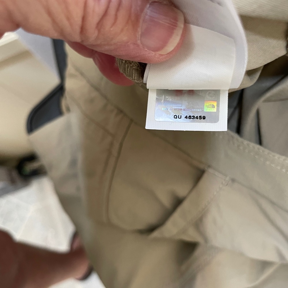 EXCELLENT CONDITION THE NORTH FACE CONVERTIBLE HIKING PANTS IN KHAKI - Picture 4 of 4